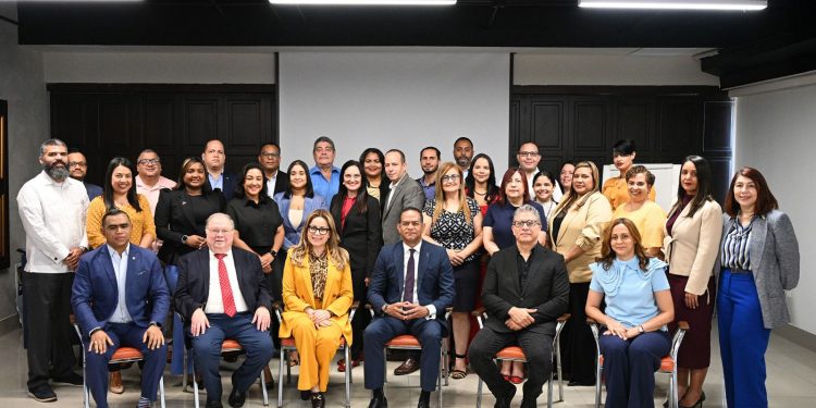 SIS celebra primera certificación antilavado de activos del país y la región