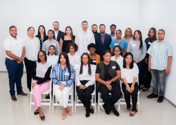 “Aquí comienza su futuro”: Ministro Carlos Valdez recibe a los primeros 20 pasantes del programa Mi Primera Oportunidad