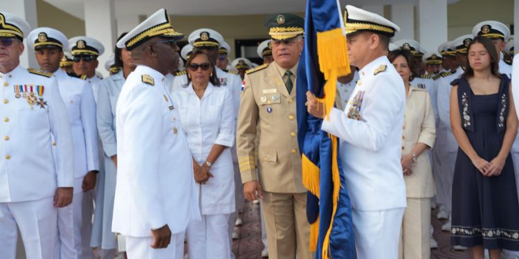 Ministro de Defensa encabeza acto de cambio de mando en la Armada de República Dominicana