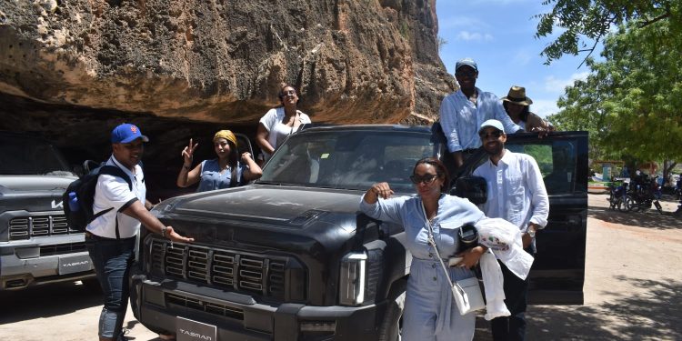 Introducen en República Dominicana la KIA Tasman en el impresionante escenario de Cabo Rojo y Bahía de las Águilas