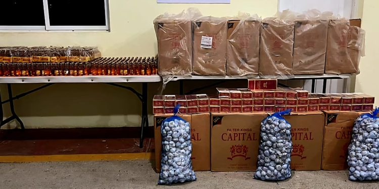 Ejército ocupa cargamento de cigarrillos, bebidas alcohólicas y ajo en operativo en Comendador, Elías Piña