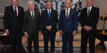 Presidente ejecutivo de Banreservas recibe visita de ejecutivos del BHD