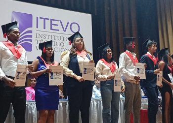 Mil 500 personas se graduaron de carreras técnicas en el Instituto Técnico Vocacional