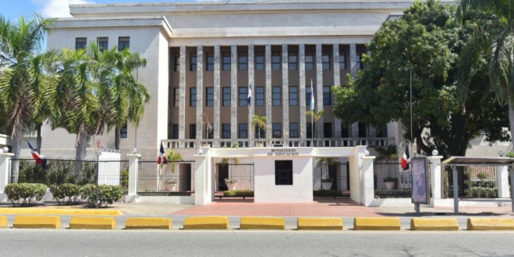 Infraestructura Escolar interviene Escuela Minerva Mirabal en Monte Plata