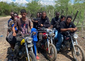 Ejército detiene 3 dominicanos que transportaban 7 haitianos en motocicletas en Valverde
