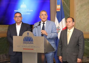 Presidente Abinader entrega informe con irregularidades de SENASA ante Procuraduría