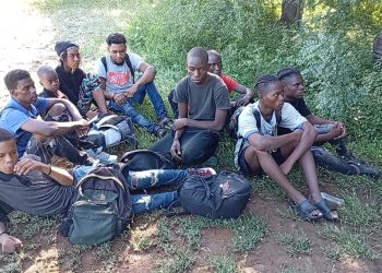 Ejército detiene 10 haitianos irregulares en operativo en Santiago Rodríguez