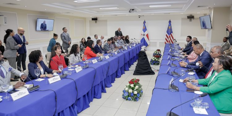 Senadores dominicanos y legisladores del Estado de New York realizan encuentro para fortalecer lazos de cooperación