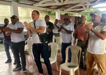 Choferes de Los Alcarrizos denuncian alcalde Junior Santos pretende apoderarse de rutas alimentadoras