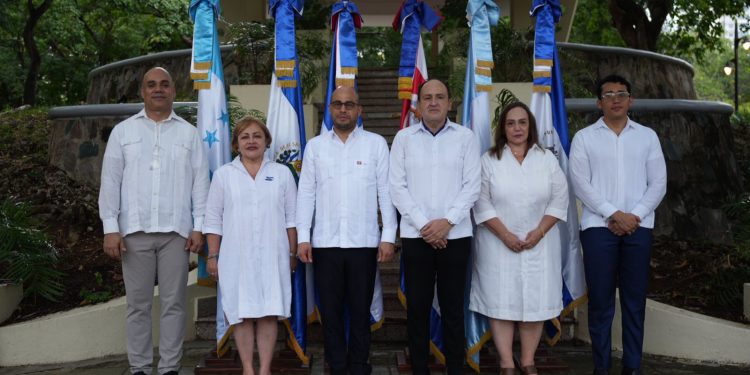 Centroamérica celebra en RD 204º aniversario de su independencia