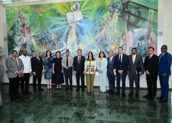 Leonel Fernández recibe en Funglode a Faride Raful y a la Comisión de Reforma Policial