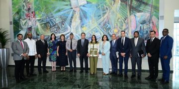 Leonel Fernández recibe en Funglode a Faride Raful y a la Comisión de Reforma Policial