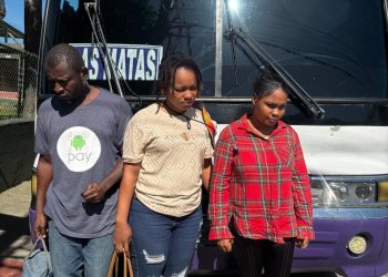 Ejército detiene cobrador de autobús en el que viajaban indocumentados en San Juan de la Maguana