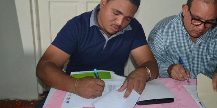 Abel Acosta, Presidente del PLD en Baitoa y dirigente comunitario, renuncia junto al 98% de la dirigencia municipal