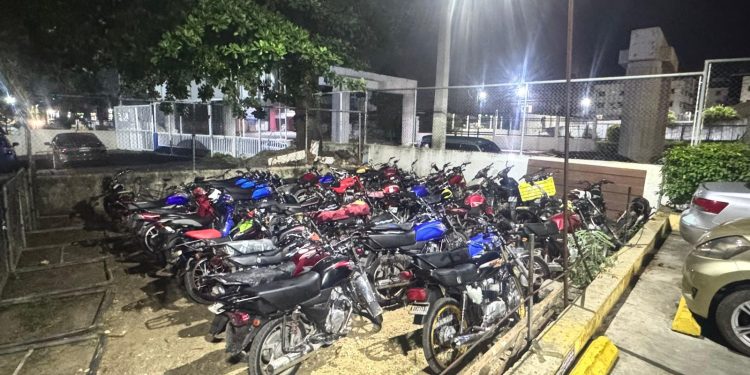 Policía ocupa drogas, recupera motocicletas y detiene varios implicados en Villa Mella, SDN