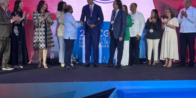 Dr. Mario García recibe la Medalla Presidencial al Mérito Civil en el marco del 23 CCGautier 2025
