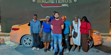 Detienen dominicano transportaba en un vehículo seis haitianos 