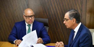 Doctor Santiago Hazim defiende honradez de su gestión y recuerda que fue él quien denunció las irregularidades en Senasa