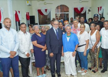 Director Desarrollo de la Comunidad escucha comunitarios y deportistas en SDE