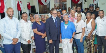 Director Desarrollo de la Comunidad escucha comunitarios y deportistas en SDE