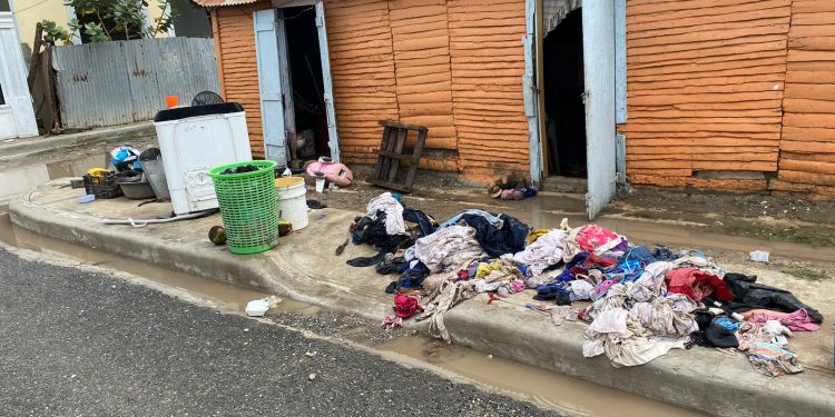 Aumenta a 373 viviendas inundadas por lluvias en Azua