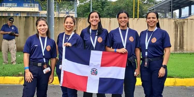 Bomberas del DN conquistan primer lugar en competencia de destrezas en Panamá