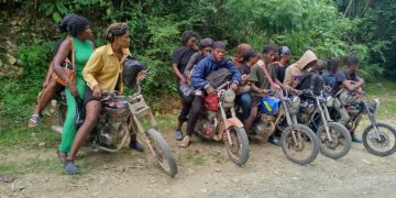 Ejército detiene cinco motociclistas que transportaban a 18 haitianos indocumentados en Dajabón
