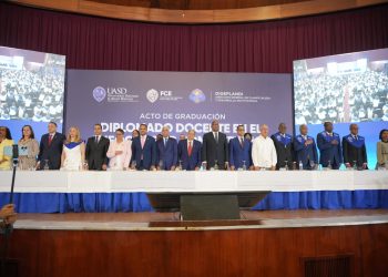 Rector de la UASD destaca compromiso docente en graduación de 2,411 profesores del Diplomado en Enfoque por Competencias