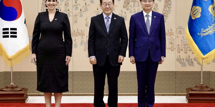 Embajadora Angie Martínez presenta Cartas Credenciales ante el Presidente de la República de Corea, Lee Jae-myung