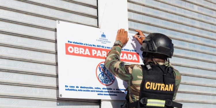 MIVED paraliza operaciones de varias naves y plazas comerciales en el Gran Santo Domingo