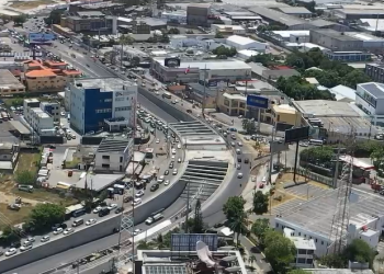 MOPC muestra avances del proyecto vial en SDO