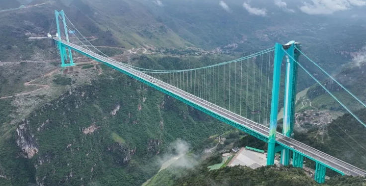 China inaugura el puente más alto del mundo en Guizhou