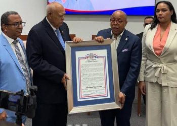 Reconocen al neurocirujano José Antonio Peguero Calzada 