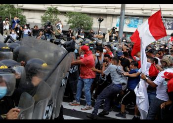 Jóvenes protestan en Lima contra el Gobierno de Dina Boluarte