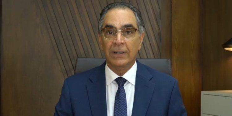 Santiago Hazim defiende honradez de su gestión y recuerda que fue él quien denunció las irregularidades en Senasa