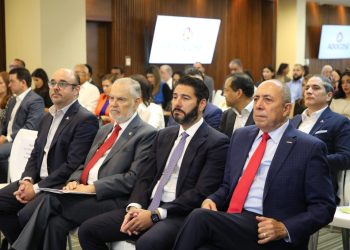 Miguel Ceara Hatton destaca logros y desafíos en los seguros Familiar de Salud y Riesgos Laborales