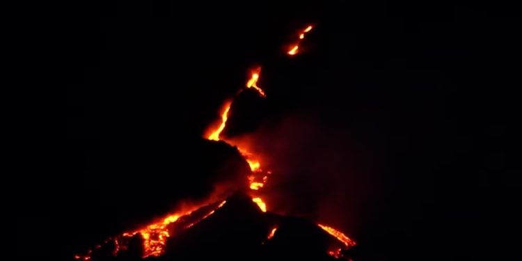 El volcán más peligroso de Europa está en erupción: impresionantes imágenes del monte Etna