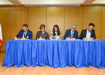 RD y Francia firman acuerdo para impulsar finanzas públicas sostenibles e inclusivas