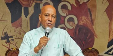 Obispo electo de la Diócesis Stella Maris encabeza reunión con sacerdotes