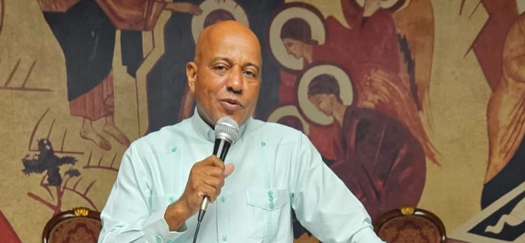 Obispo electo de la Diócesis Stella Maris encabeza reunión con sacerdotes