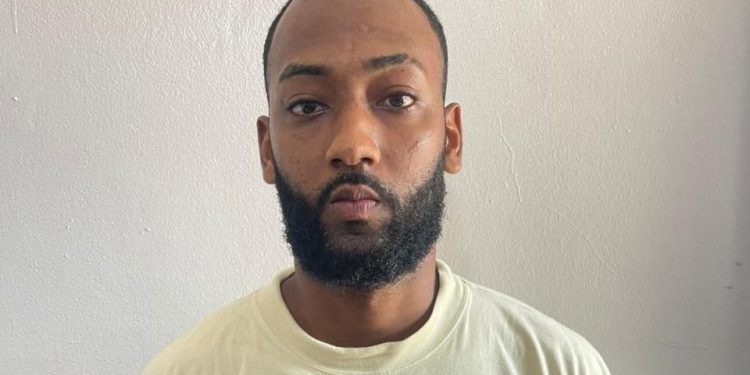 Se entrega “Barba Negra” implicado en muerte de tres personas en Herrera; continúa la búsqueda de “Migue”