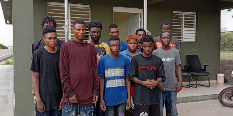 Detienen a 11 nacionales haitianos próximo a rio Guayubín en Santiago Rodríguez