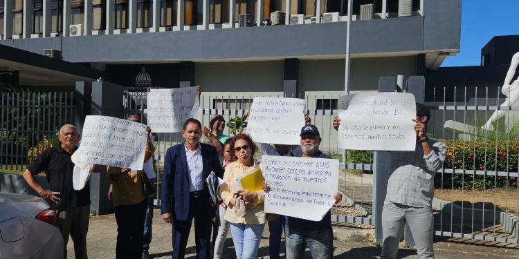 Exigen al CEA agilizar proceso de titulación tras más de 25 años de espera