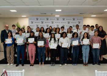 Banco Caribe celebra graduación de su programa de pasantías de verano