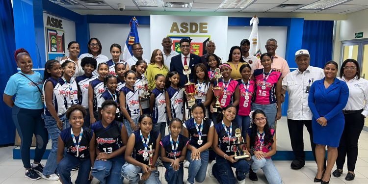 Campeonas de Villa Carmen celebran triunfo con apoyo del Ayuntamiento y Seaboard