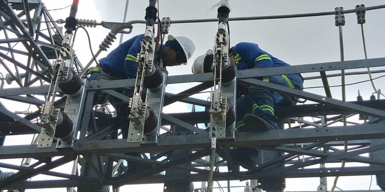 Edeeste inicia trabajos para reforzar suministro eléctrico en la Jacobo Majluta 