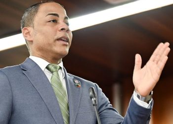 Regidor de Opción Democrática denuncia imposición del PRM para aprobar modificación de Plan Municipal sin discusión