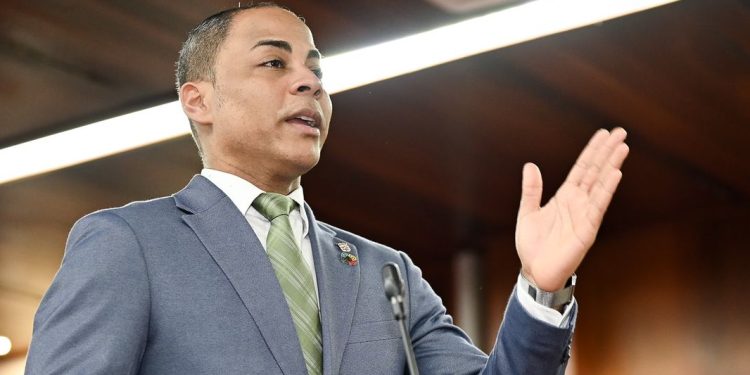 Regidor de Opción Democrática denuncia imposición del PRM para aprobar modificación de Plan Municipal sin discusión