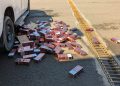Ejército decomisa más de 200 mil cigarrillos descubiertos debajo de dos camionetas en Valverde