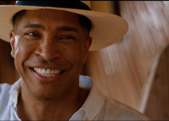 “Mares de agua de coco”, una propuesta audiovisual refrescante y de alta calidad